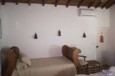 CASA DA TIA PIEDADE MONSANTO (Portugal) - de R$ 354